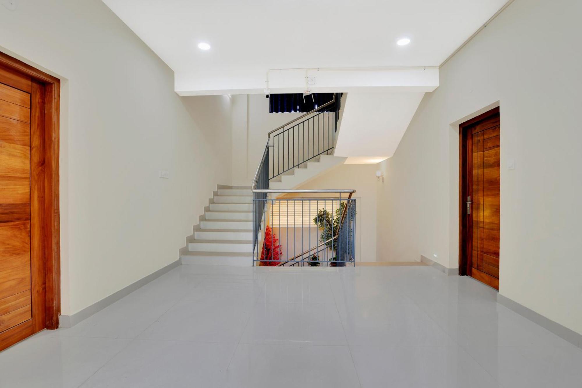 Super Collection O Lefort Luxe By Poptavern Thiruvananthapuram Exterior foto